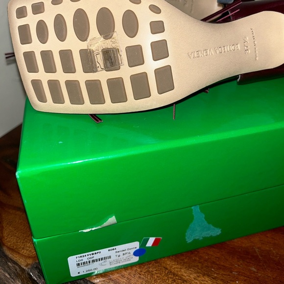 Bottega Veneta Decorative Tassel Lunge Nappa Sandals in Burgandy - Picture 4 of 7